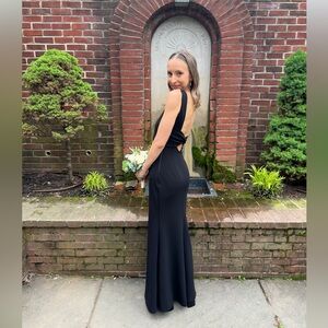 Elegant Black Sleeveless Gown